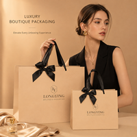 Sacs de shopping en carton personnalisés de luxe avec ruban et poignée, logo imprimé, emballage cadeau pliable et réutilisable pour vêtements