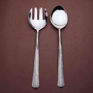 Elegante juego de cuchara y tenedor para ensalada con acabado de espejo metálico para bodas, fiestas, hoteles y presentaciones de alta gastronomía. - Product Image 1