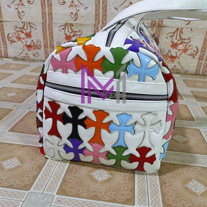 Bolsa de Compras Moderna con Textura Cruzada y Parches, Cierre de Cremallera y Correa Ajustable - Alta Calidad - Product Image 4