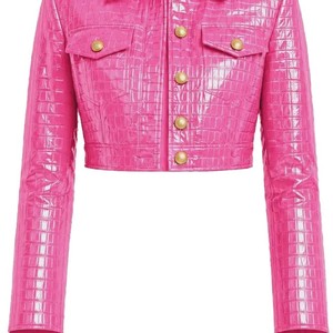 Chaqueta de Mujer Estilo Invernal, de Cuero con Grabado de Cocodrilo Rosa, Cuello Camisero y Botones Dorados, Largo Regular - Product Image 6