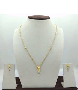 Conjunto de Collar y Pendientes de Oro Amarillo con Detalles de Diamantes Brillantes, Sofisticado Conjunto de Joyería de Oro para Mujer - Product Image 1
