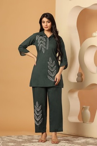 Ensemble Salwar Kameez deux pièces pour femme, tissé, ample et respirant, avec motif feuille brodé, pour l'été, style décontracté quotidien, avec logo frontal - Product Image 2