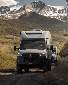 Camping-car de luxe gris en aluminium, prix de gros, une chambre, 4-6 personnes, Euro 6, climatiseur, réfrigérateur, cuisinière, télévision, salle de bain, véhicule - Product Image 3