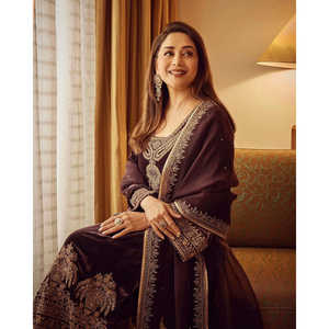 Ensemble haut-bas et dupatta brodé tendance pour robes de bal - Product Image 4