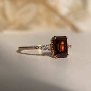 Anillo de Compromiso de Plata de Ley 925 con Granate Rojo, Chapado en Oro de 14k, Certificado IGI, Corte Esmeralda Vintage, para Mujer, para Fiesta - Product Image 3