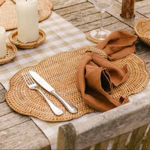 Sets de table en coquille Saint-Jacques naturelle pour la décoration bohème, sets de table en rotin, prix de gros, sets de table fabriqués au Vietnam - Product Image 1