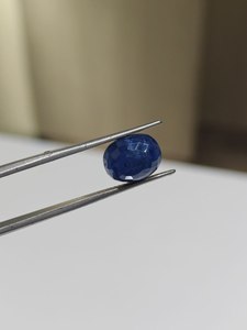 Zafiro Azul Natural de 6.65 ct, Gema Ovalada para Anillos de Compromiso y Joyería Fina - Product Image 4