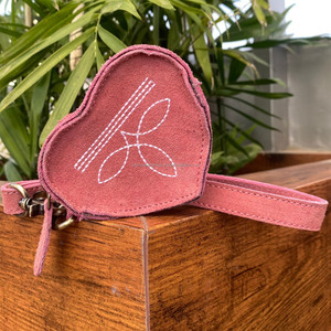 OEM personnalisé botte point de daim cuir en forme de coeur bracelet porte-monnaie pour les femmes à la mode style en cuir véritable petit portefeuille - Product Image 2