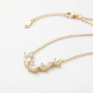 Collier Pendentif Tulipe de Luxe Plaqué Or avec Zircon Blanc pour Femme, Bijoux Indiens Tendance, Idéal pour Mariage, Vente en Gros Fabricant - Product Image 2