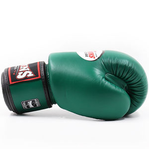 นวมชกมวยไทยหนังวัวแท้เย็บมือ ยี่ห้อ Twins รุ่น Hook & Loop สีเขียว สำหรับ MMA และคิกบ็อกซิ่ง - Product Image 6