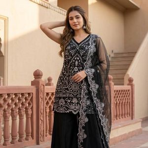 Salwar Kameez Traditionnel Noir pour Femme avec Dupatta Brodé – Élégant, Longueur Genou, Coupe Ajustée – Idéal pour Mariages Estivaux (Inde, Pakistan) - Product Image 2