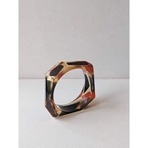 Bracelets en résine de cristal, accessoires de mode pour le bureau et les tenues décontractées - Product Image 1