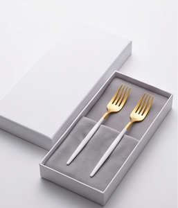 Fourchette à tête dorée avec manche en résine blanche – Couverts élégants et raffinés, parfaits pour la table à manger, les essentiels de cuisine et les cadeaux - Product Image 6