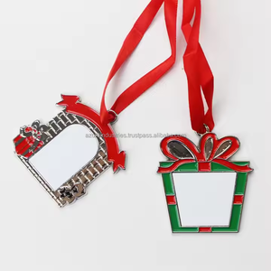 Metal Navidad Adornos de metal Regalos de Navidad Forma Linda Decoración colgante con cuatro formas - Product Image 5