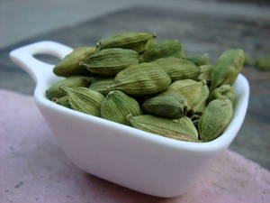 Cardamomo Verde de Gujarat, India, de Primera Calidad, Nueva Temporada, Fresco y Natural, en Cápsulas, 1 kg, para la Industria Alimentaria Global - Product Image 1