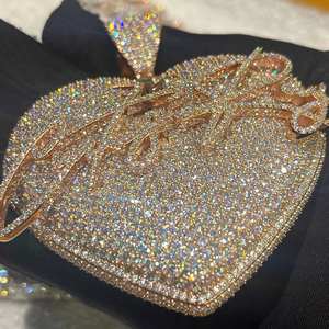 Colgante de Letra Personalizado CONCEPTION, Moissanita VVS Certificada por IGI, Corte Brillante, Chapado en Oro, Accesorio Hip Hop para Hombre - Product Image 2