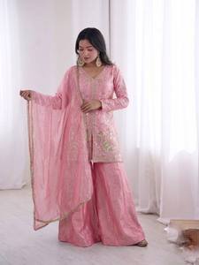 Lanzamiento del nuevo conjunto de fiesta Pur: top de seda pesada, pantalón palazzo y dupatta. - Product Image 2