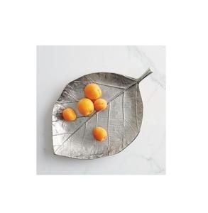 Bol de service décoratif en aluminium fait main en forme de feuille avec surface texturée pour une présentation élégante des aliments et pour le marché des cadeaux - Product Image 5