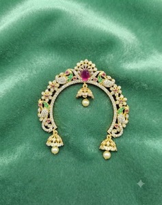 Broche à cheveux en or plaqué avec motif paon, pierre AD et ornements en osselets, pour tenue ethnique traditionnelle, ornement capillaire pour femmes, accessoires pour chignon. - Product Image 4