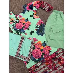 เสื้อท็อปและผ้าคลุมไหล่สวยงาม พร้อมลายพิมพ์ดิจิทัลแฟนซี ไซส์ XL - Product Image 3