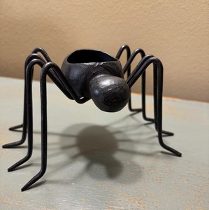 Candelabro de Araña de Hierro Negro con Tres Brazos para Decoración de Halloween - Product Image 4