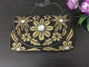 Pochette brodée traditionnelle, sac à main de créateur abordable pour femmes, idéal pour les mariages, les fêtes et les occasions festives - Product Image 3