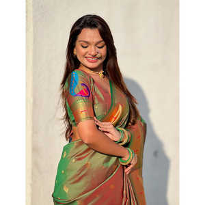 Sari en soie tissée Zari Banarasi vert Pista, sari indien traditionnel de luxe pour femmes - Product Image 5