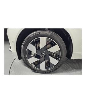 Junio de 2022, Volvo XC60 T8 Ultimate con Volante a la Izquierda, Caja de Cambios Automática, Asientos de Cuero, Cámara Trasera - 13,390 km - Product Image 5