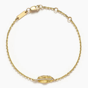 Pulsera de cadena con diseño de racimo de hojas de diamante de punta compartida - Product Image 1