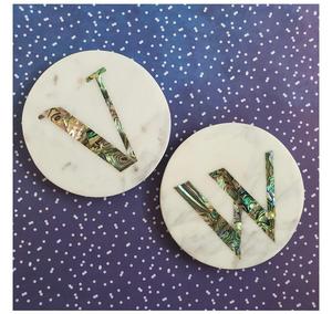 Ensemble de 4 dessous-de-verre de luxe écologiques en nacre MOP incrustée d'ormeau, faits à la main, de qualité supérieure, épaisseur 3 mm, pour la décoration de table et l'utilisation en cuisine - Product Image 6