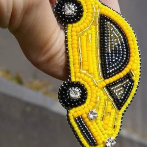 Porte-clés artisanal, breloque florale suspendue faite à la main, broderie perlée, symbole traditionnel pour mur, accent élégant - Product Image 1