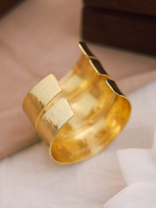 กำไลข้อมือดีไซน์แบบกว้าง ผิวเรียบเนียน รูปทรงโค้งมน - Product Image 2