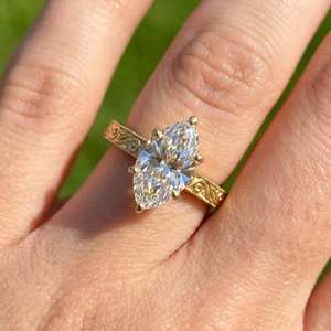 Bague de fiançailles solitaire en or 14 carats gravé avec un diamant de laboratoire CVD de taille marquise de luxe - Product Image 4