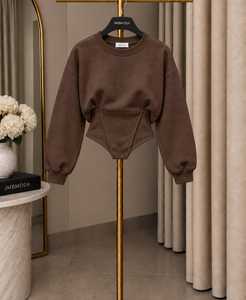 Sweat-shirt court beige pour femme avec body intégré, manches longues, col rond, style streetwear tendance - Product Image 2