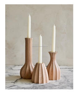 Bougeoir en bois moderne et élégant fabriqué à la main pour la décoration de la maison ou du bureau avec lanternes et bocaux à bougies en bois uniques - Product Image 6