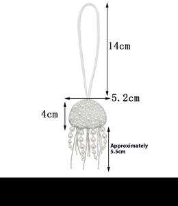 Llaveros de diamantes de imitación vintage hechos a mano con diseño de medusa rosa y blanca, llaveros brillantes multicolor con letras del alfabeto, dijes de pulsera con inicial. - Product Image 2