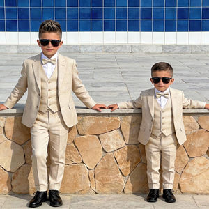 Conjunto de traje formal de 3 piezas para niños en color beige con chaleco y corbatín – Traje de esmoquin para fiesta de boda para niños - Product Image 1