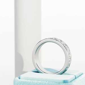 Bague éternelle en or 14K/18K avec diamant de laboratoire rond brillant de 3,06 carats, largeur 5,3 mm, certifiée IGI VVS2, pour femme - Product Image 6