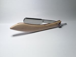 Soporte Profesional para Navaja de Barbero de Acero Inoxidable Negro con Media Hoja, Mango de Madera con Tornillo Ajustable para Afeitar y Depilar - Product Image 4