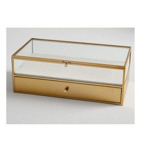 Boîte de rangement pour bijoux en verre et métal décorative avec un design classique pour offrir en cadeau et décorer la maison - Product Image 1