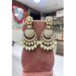 Pendientes de Moda Elegantes con Zirconia Brillante y Baño de Oro de Alta Calidad para Mujer, Ideales para Bodas, Fiestas y Eventos - Product Image 1