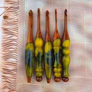 Elegante kit de ganchillos de resina de diseño con colores brillantes para trabajos creativos y una experiencia de costura sin interrupciones. - Product Image 1