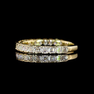Bague de mariage personnalisée en or jaune massif 14 carats avec diamant taille Asscher de 1 carat, certifiée IGI, sertie en clos, bague éternité complète - Product Image 4