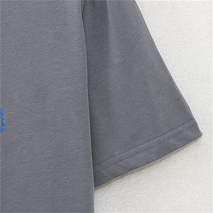 T-shirt gris à col rond pour femme avec imprimé floral, coupe ample, décontracté, à manches courtes, haut d'été - Product Image 5