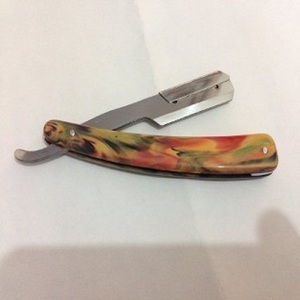 มีดโกนหนวดตรงสแตนเลสสตีลสำหรับร้านตัดผมมืออาชีพ ด้ามจับทำจากเขาสัตว์  งานแฮนด์เมดสั่งทำพิเศษสำหรับช่างตัดผม - Product Image 5