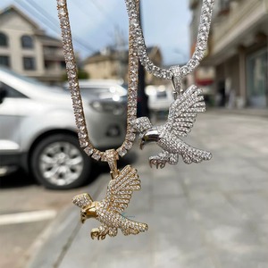 Pendentif Aigle Moissanite Iced Out Plaqué Or 18K, Bijou Thème Luxe, Pendentif Oiseau Volant, Bijou Hip Hop, Pendentif Animal - Product Image 3
