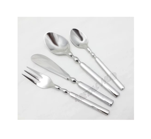 Vente en gros de couverts uniques en acier inoxydable argenté comprenant une fourchette, une cuillère et un couteau pour un mariage à l'hôtel. - Product Image 6