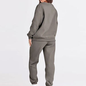 Sweat-shirt et pantalon de jogging unisexe gris uni en molleton, col rond, coupe ample, décontracté, pour l'automne, tricoté, respirant, avec poches. - Product Image 3