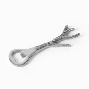 Décapsuleur en argent antique en forme de bois de cerf, outil de bar décoratif en métal avec design rustique en corne de cerf, accessoire de comptoir de cuisine haut de gamme - Product Image 1
