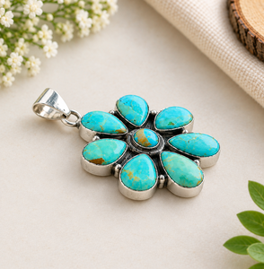 Pendentif de fiançailles en turquoise naturelle de Kingman, en argent sterling 925, serti en canal, coupe fleur poire, style vintage orthodoxe, unisexe - Product Image 2